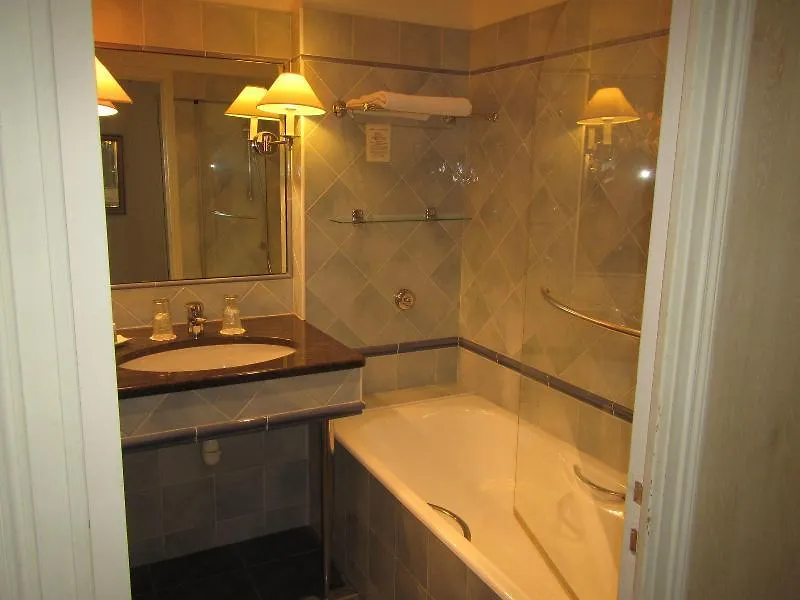 Hotel Le D'Avaugour Dinan 3*,  France