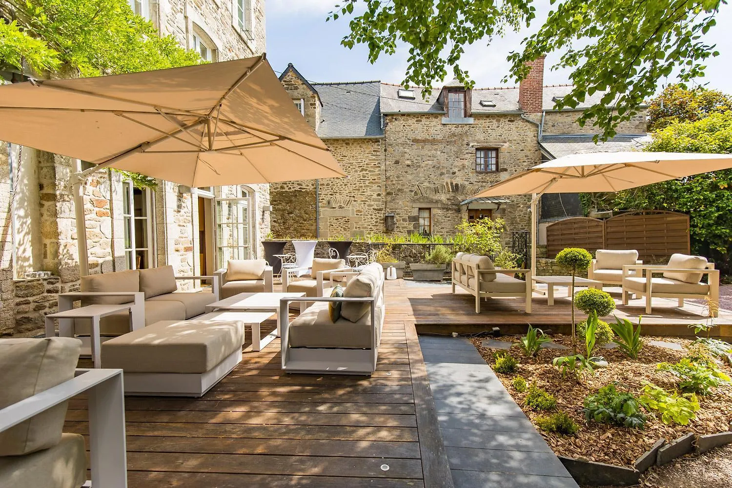 Hotel Le D\'Avaugour contacts